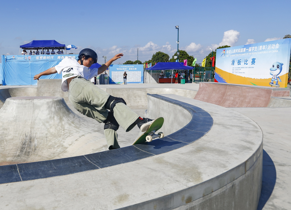 滑板学青会女子碗池决赛赛况