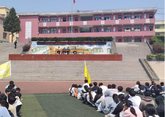 织金县三塘:"五老"进校园 助力共成长