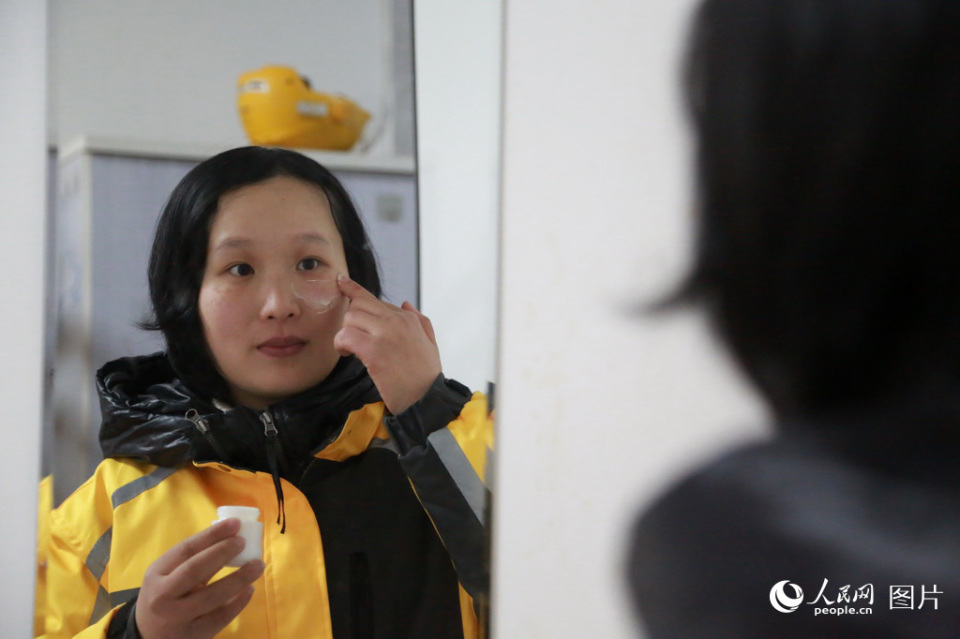 黄梦丹:女外卖员的"飞驰人生"_腾讯新闻