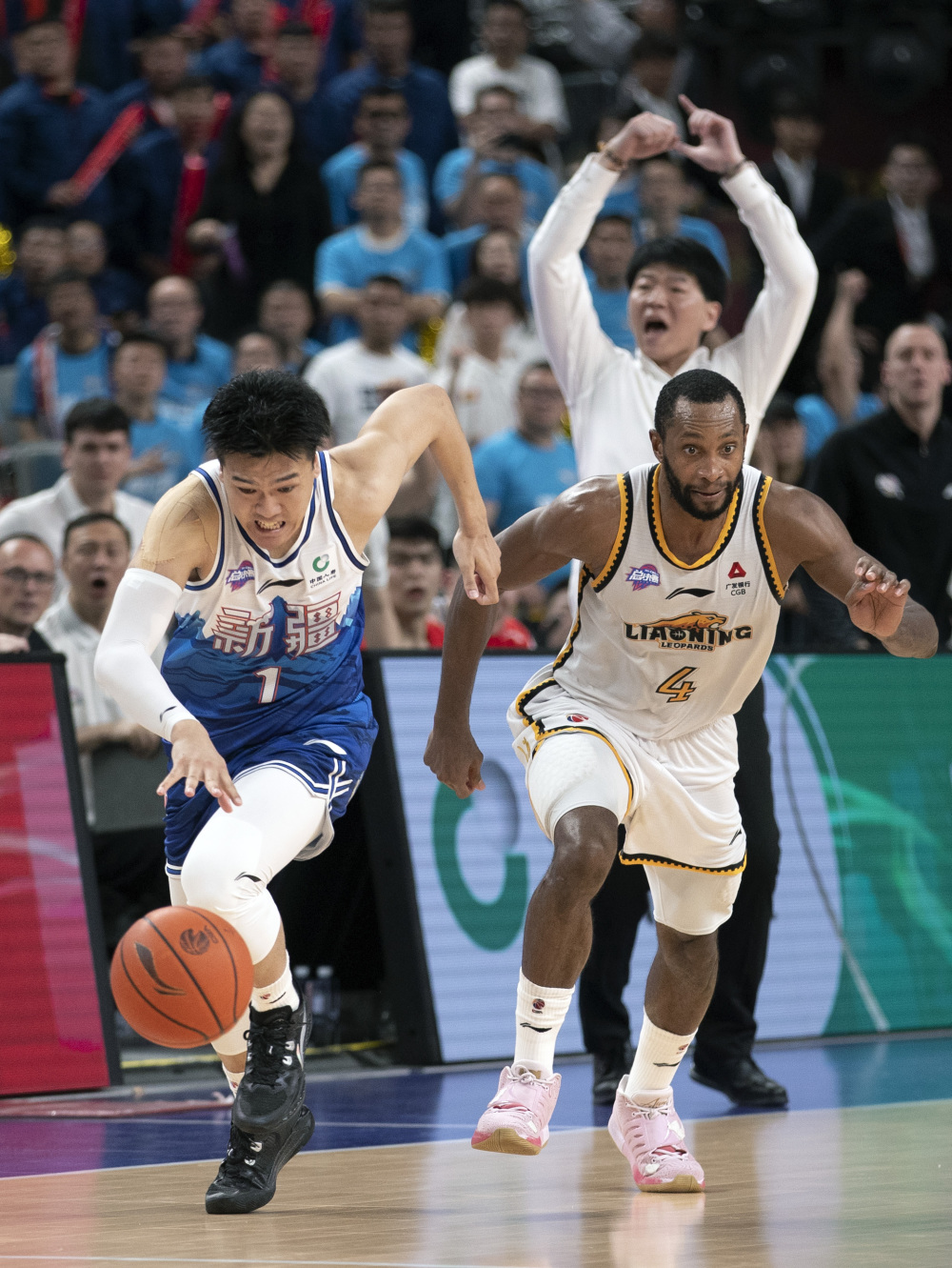 篮球——cba总决赛第三场:辽宁本钢胜新疆伊力特(2)