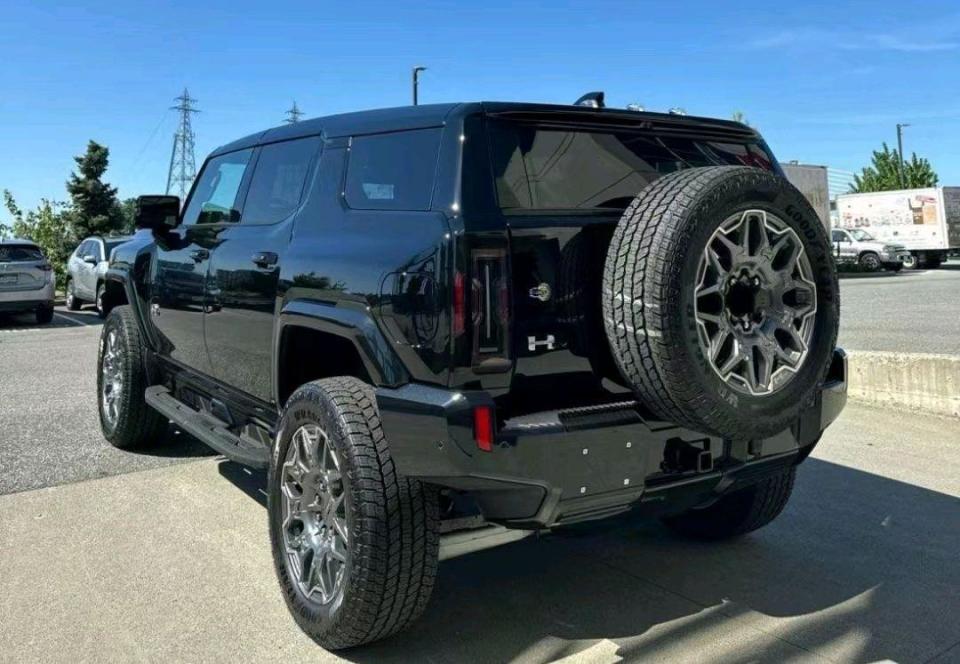 2024款"悍马ev"进港实拍,纯电 四驱,带"螃蟹爬行"!