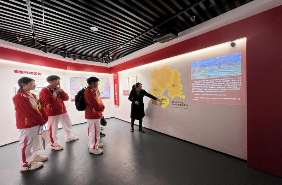 共建基地"行走的思政课" 厦门经济特区纪念馆举办"展品背后的故事"