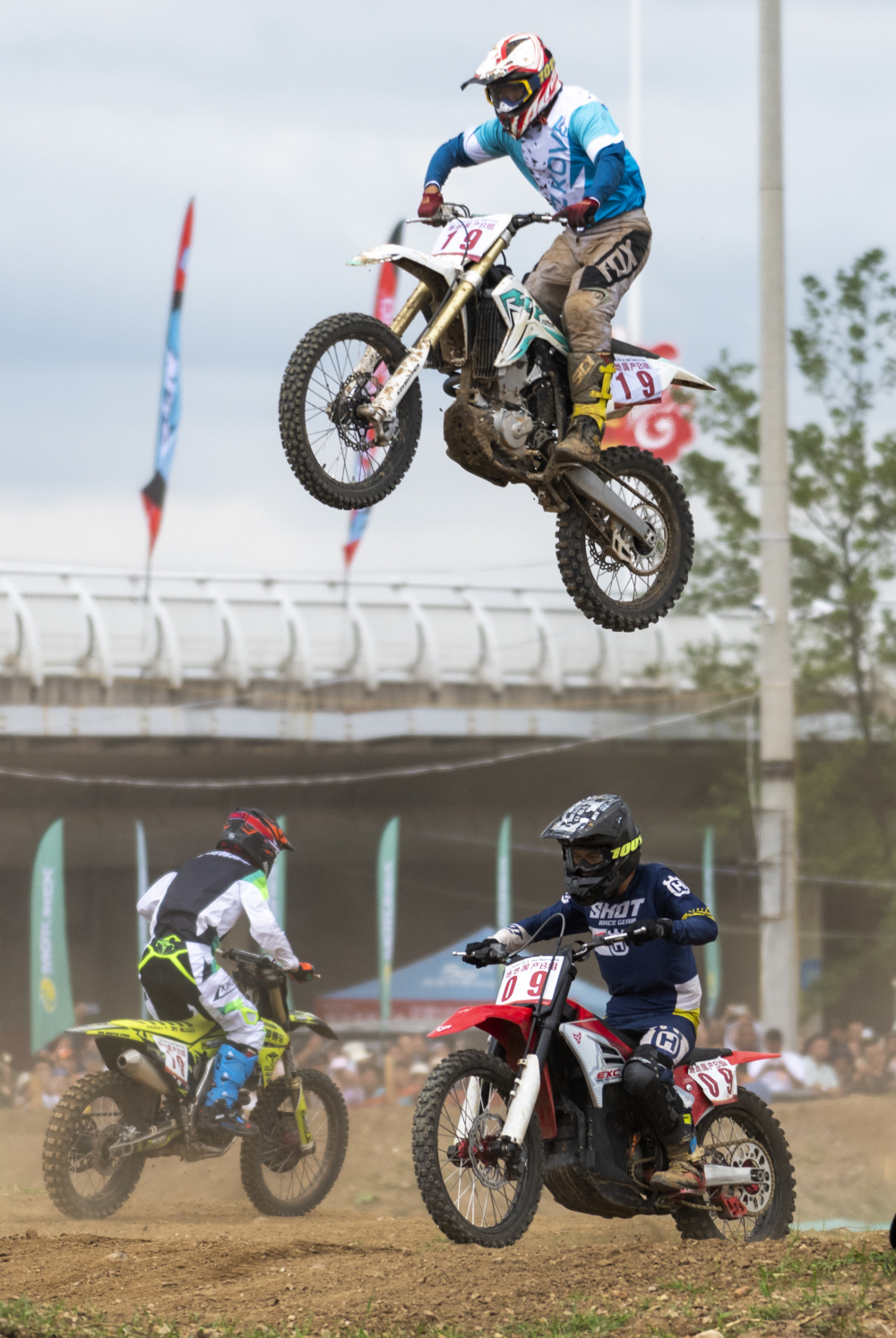 体育赛车越野摩托激情开赛