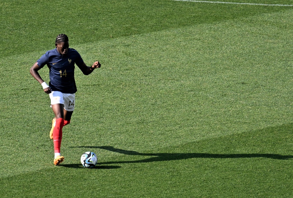 法媒:曼联和切尔西关注莱比锡中卫卢克巴,明年起违约金7000万欧