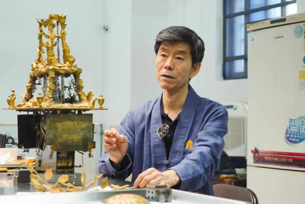 故宫钟表修复师王津:我在广博修"广钟"