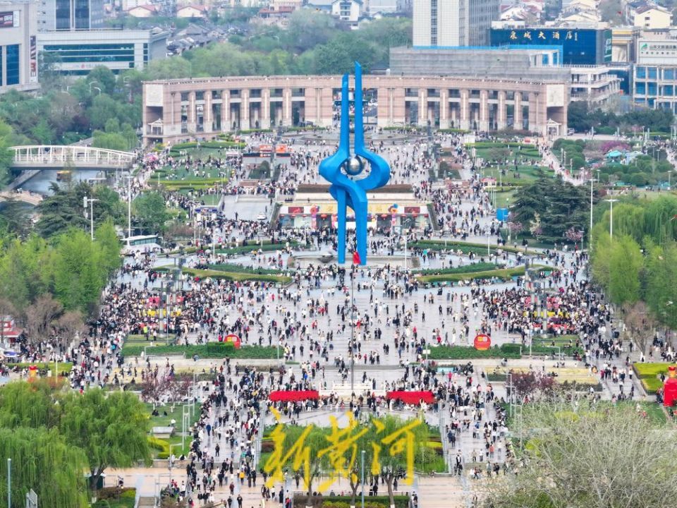 22家景区共接待游客142万人次，春和景明的济南，为何又爆了？_腾讯新闻