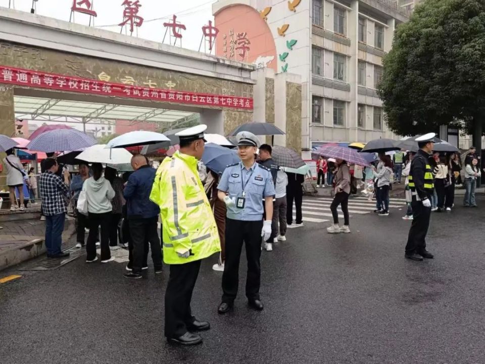贵阳交警精心筹划道路交通安全畅通为确保今年高考期间11111但我们