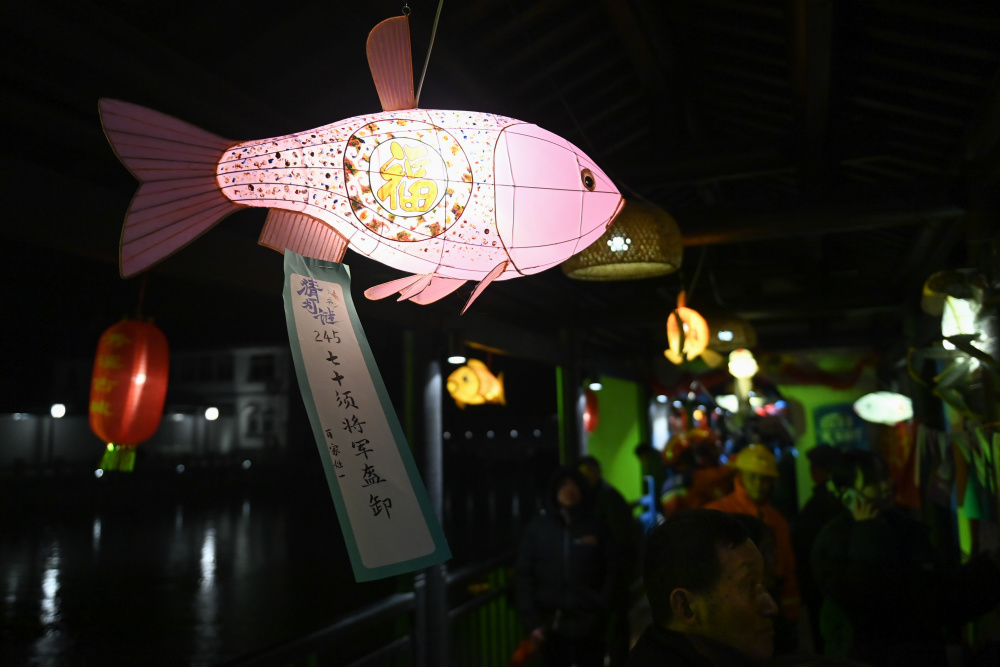 江南古镇里赏元宵彩灯_腾讯新闻