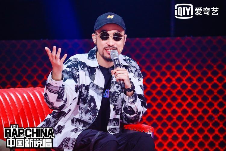 值得一提的是从首季《中国有嘻哈》到去年的《中国新说唱巅峰对决》