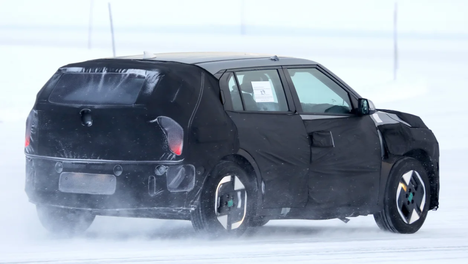 将于今年夏天首发,起亚ev3测试谍照曝光_腾讯新闻