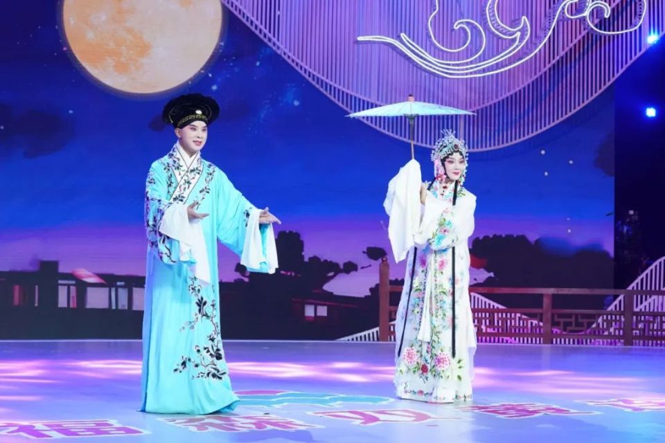 一群"80后"唱出儿时回忆,这群90后绽放青春力量!