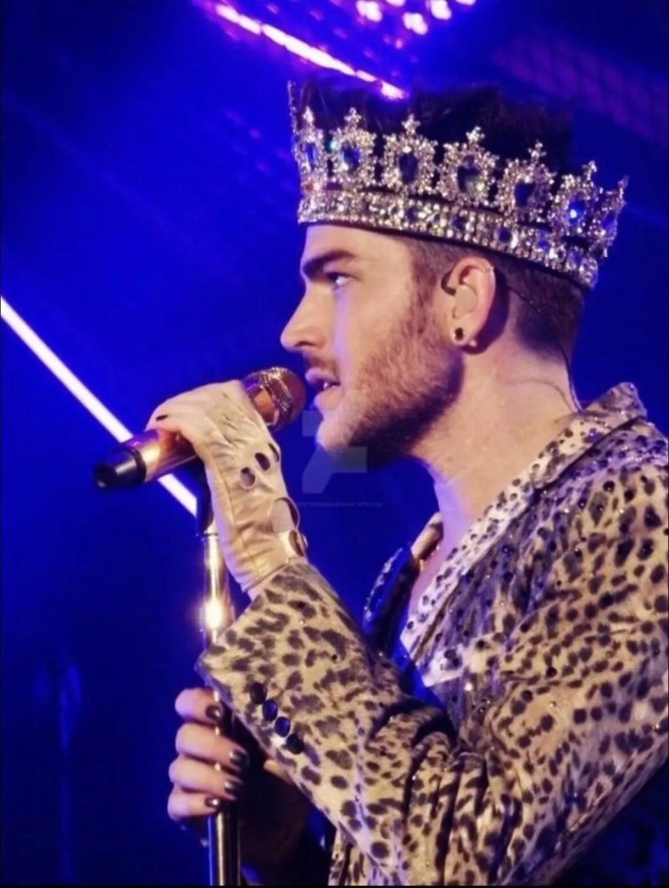 欧美顶级歌手亚当兰伯特,登上杂志封面!