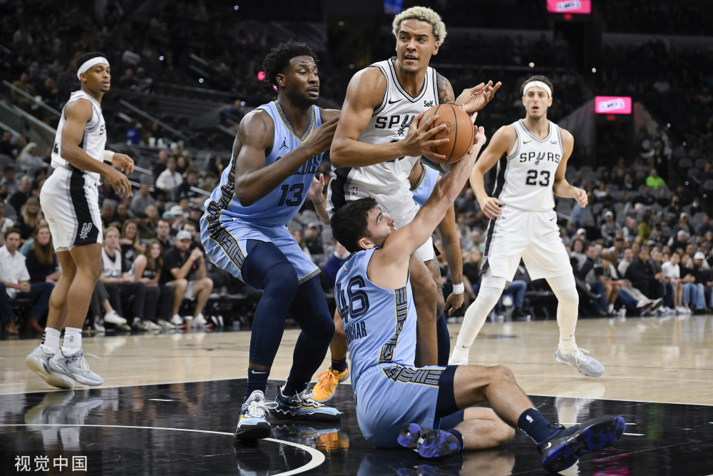 文班亚马19 13 8帽创纪录:遭19分逆转吞8连败 马刺继续重建-腾讯新闻