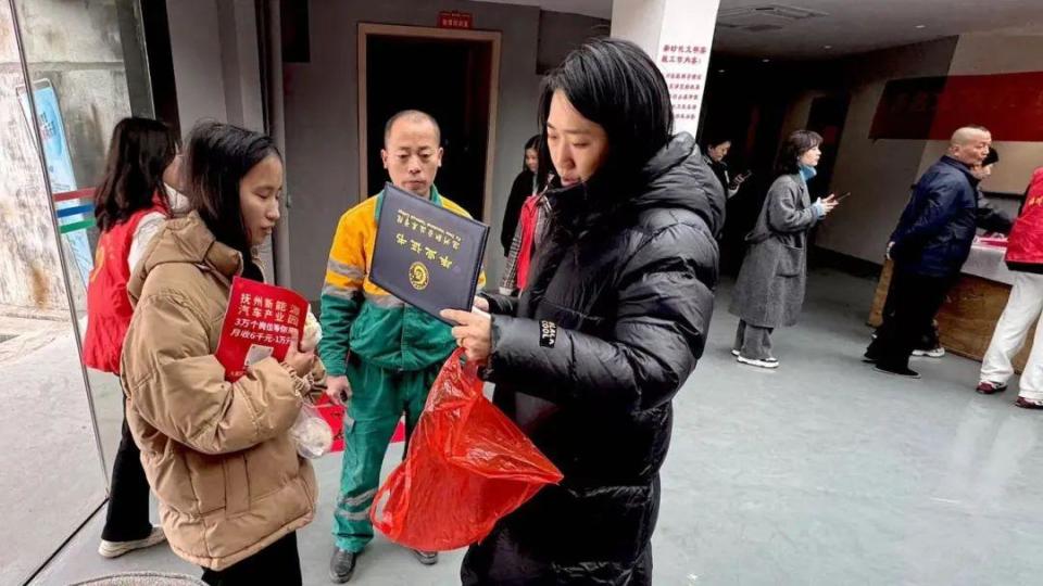 缺人！缺人！突然爆火！月薪可达1万元，就在抚州高新区……_腾讯新闻