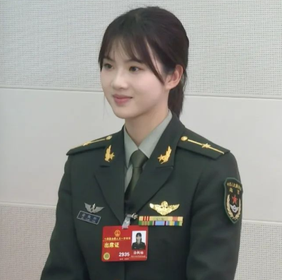 24岁女飞徐枫灿改装武直-10