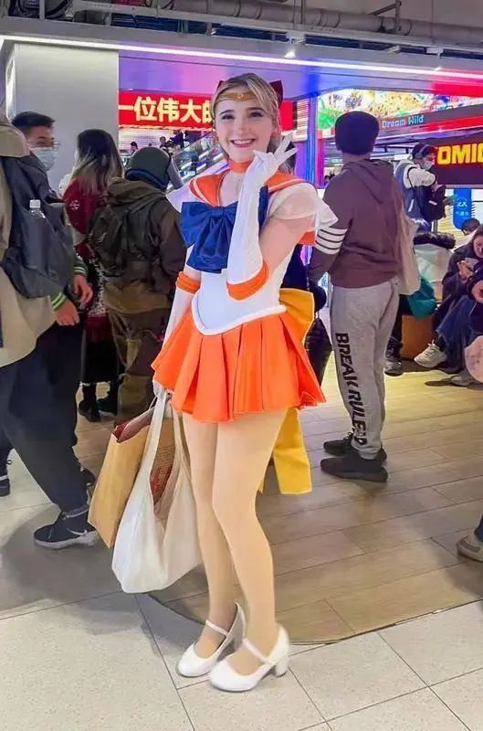cosplay成美少女战士的外国二次元爱好者"除了常见的欧美,日韩游客