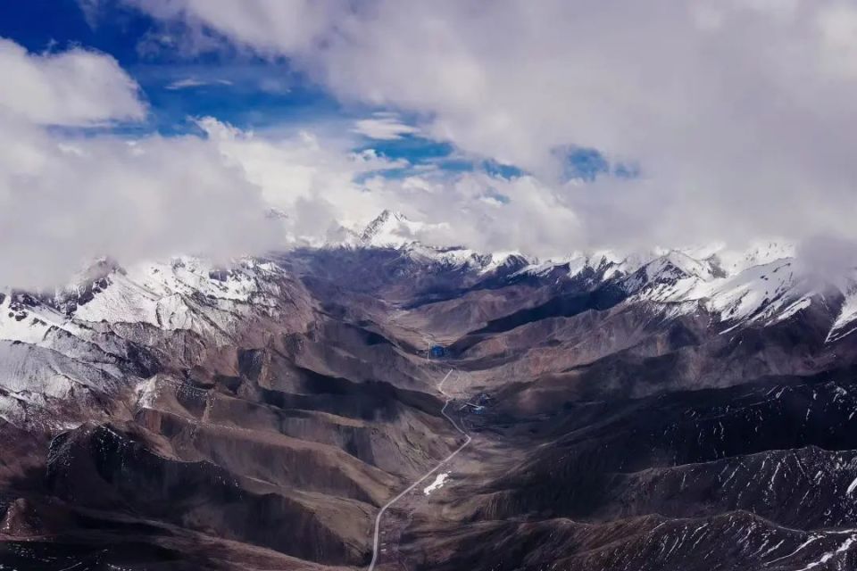 美如天堂的地狱级公路,串联起中国两大风光霸主!