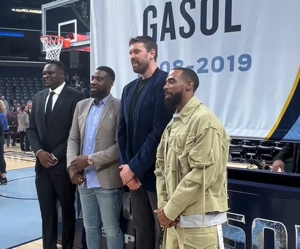 忆往昔峥嵘岁月稠小加球衣退役兰多夫康利阿伦均到场