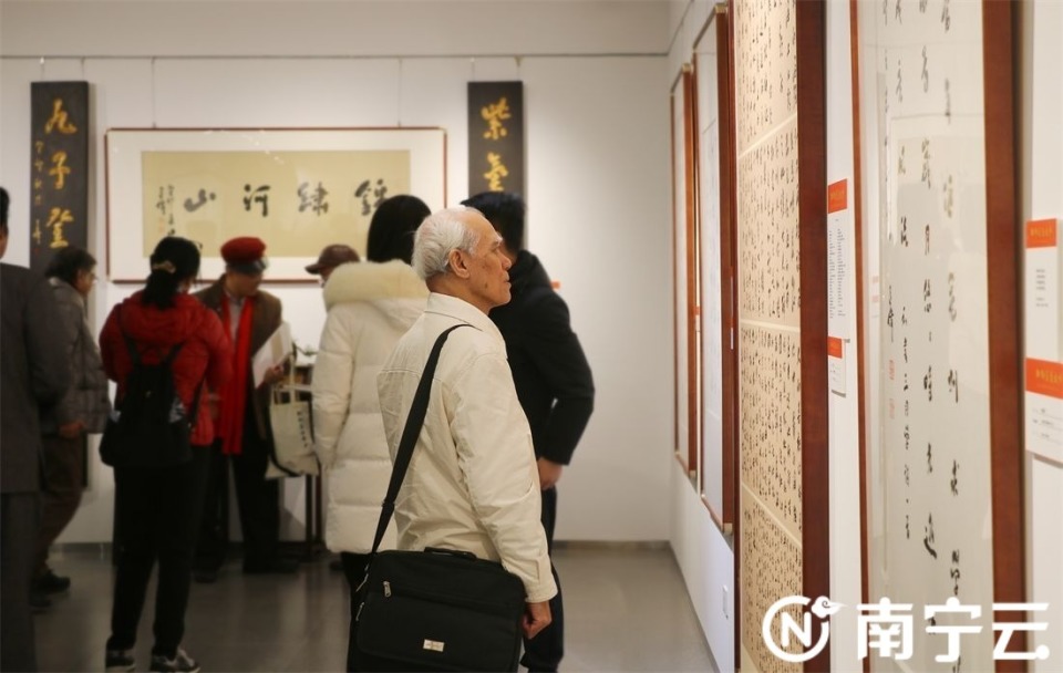 “相约美丽南方——黄道伟及李林君刘福诗书画刻作品展”在南宁精彩开展_腾讯新闻