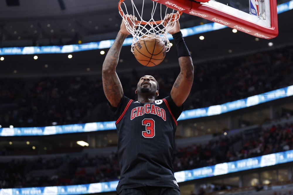 德拉蒙德20分钟8中5拿到13分18板