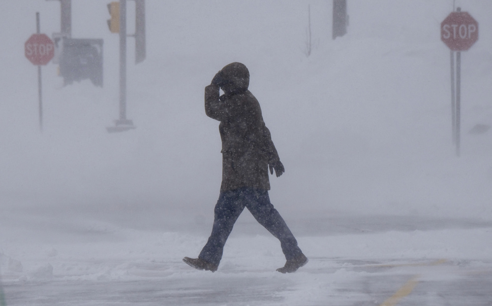 加拿大东部遭遇暴风雪天气_腾讯新闻