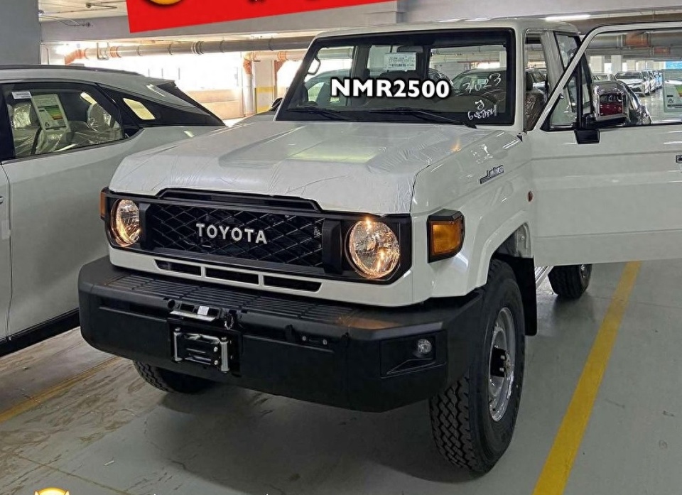 2023款"兰德酷路泽lc71"到港,经典三门布局,配4.0v6引擎!_腾讯新闻