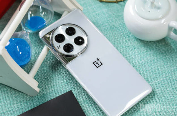 配置给力价格惊喜 这四款中端手机你就随便买吧