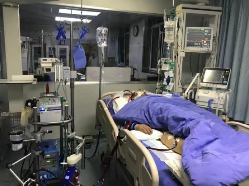 市六院重症医学科应用ecmo技术成功挽救六旬重症肺炎呼吸衰竭病人生命