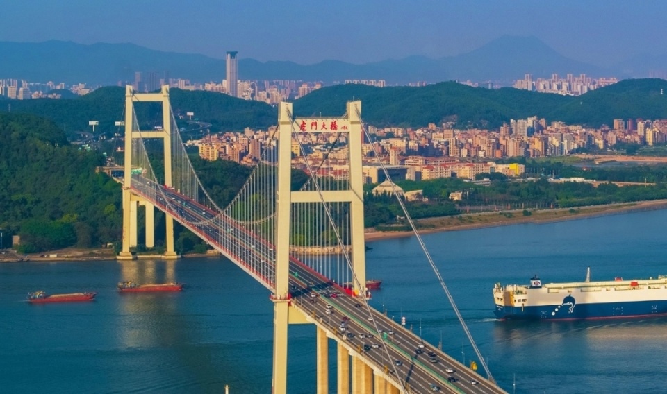 但当时车辆从珠江口东岸的东莞,深圳,香港前往西岸的中山,珠海,澳门等