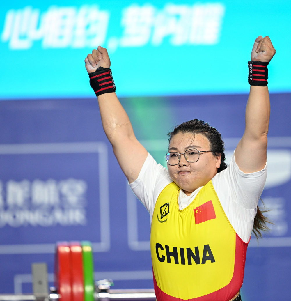 举重女子79公斤级韩淼雨夺冠
