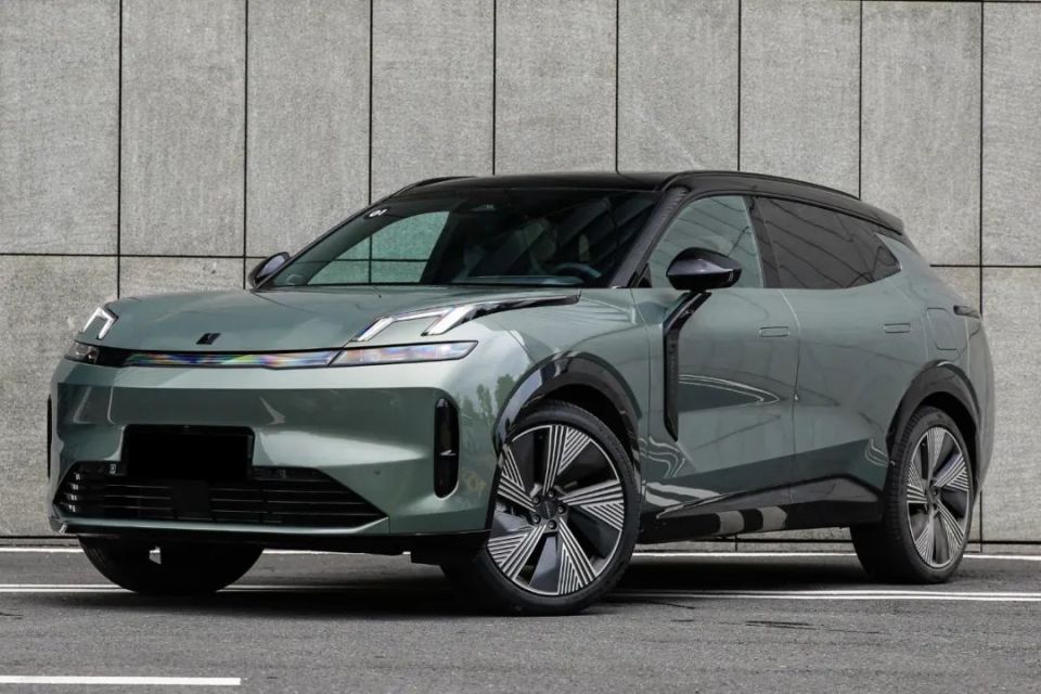 领克"l946"新车谍照,新车比路虎揽胜还大!