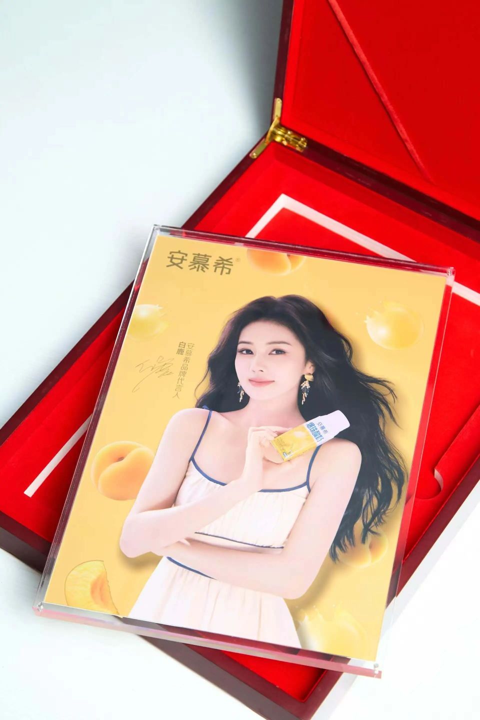 一张被融掉的黄金海报，展开了物码营销的下一阶段| Morketing洞察-腾讯新闻