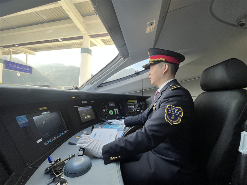 首发司机摆给你听