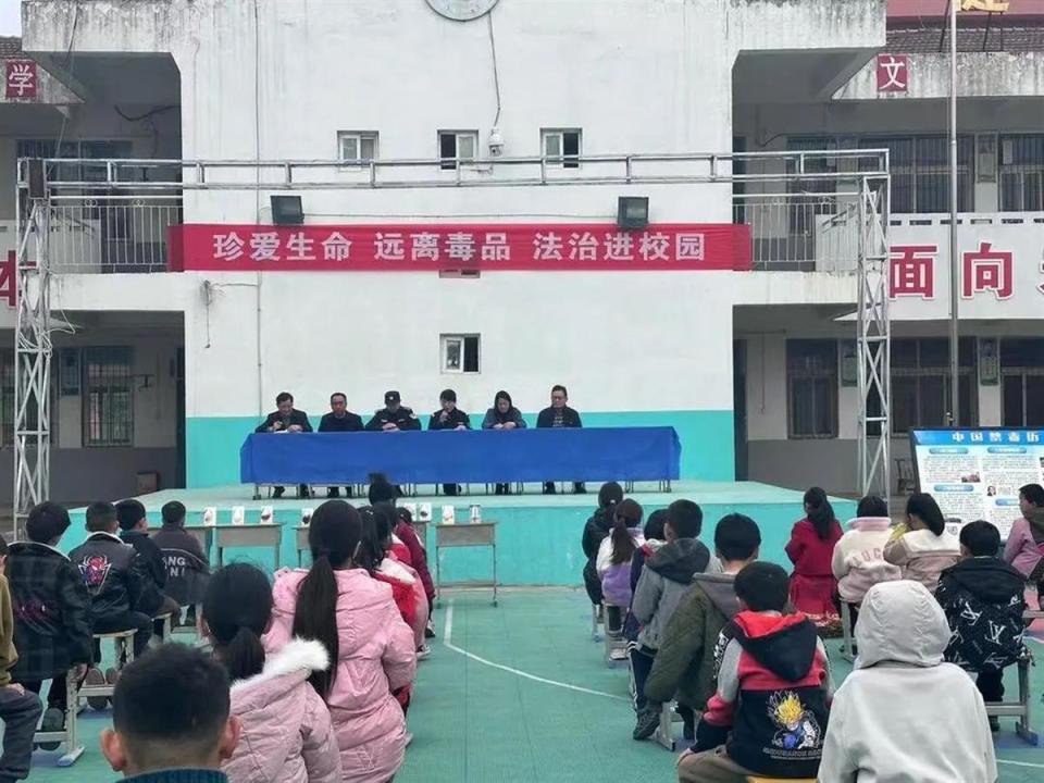 拒毒防毒你我同行孝感云梦县组织开展禁毒宣传进校园活动