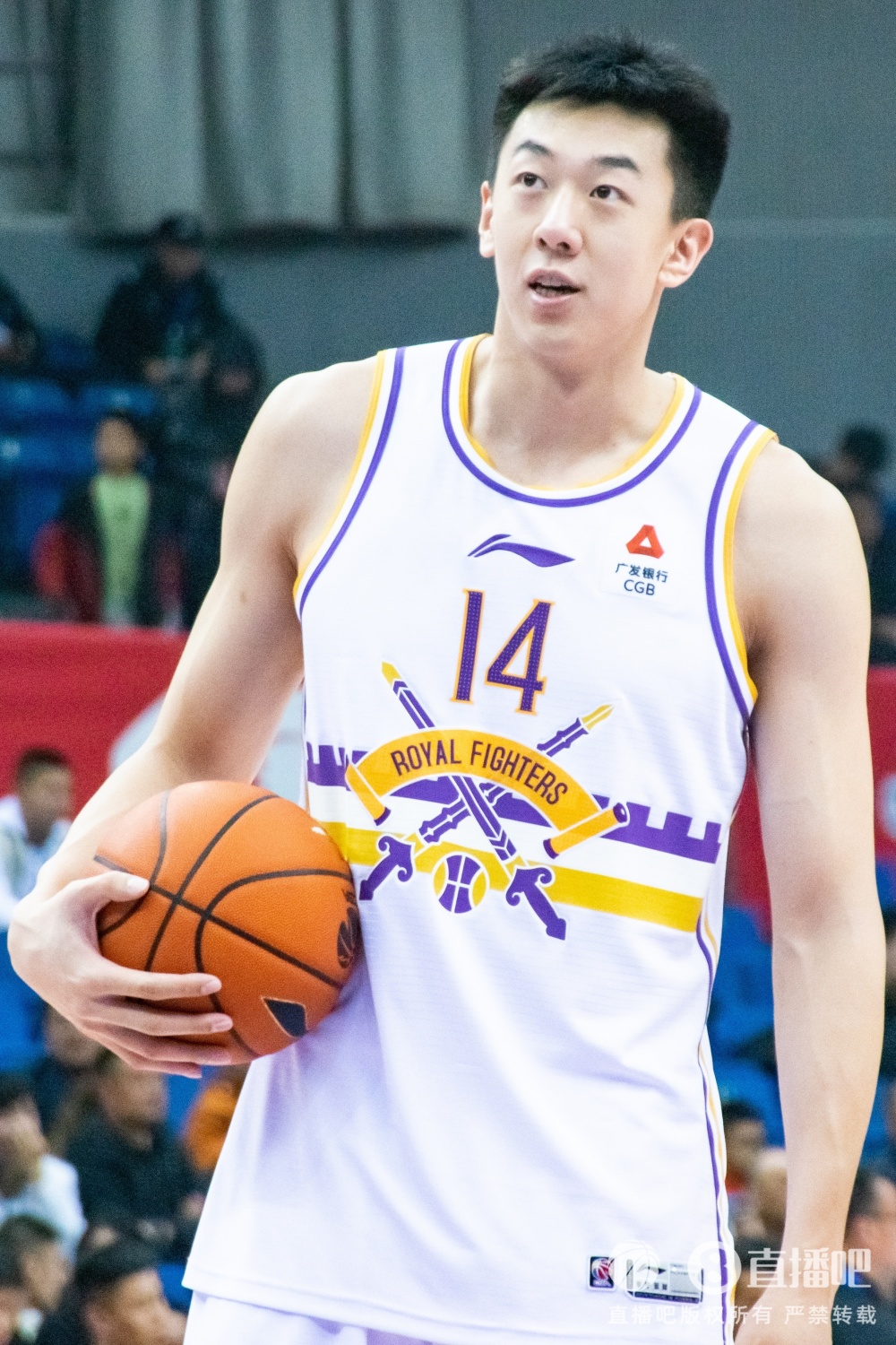 难阻失利王少杰8中6拿到14分6板5断6犯离场