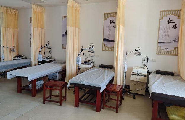 中医中草药服务包括运用中草药治疗中医常见病症,如感冒,咳嗽,胸痹