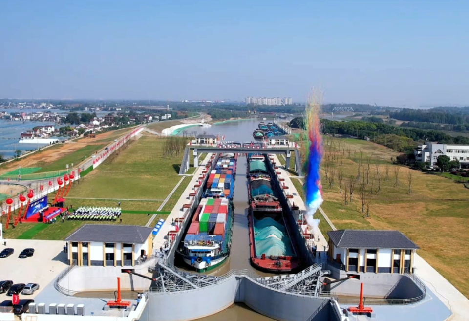 裕溪一线船闸是合裕航道通往长江的咽喉要津,江淮运河的重要组成部分