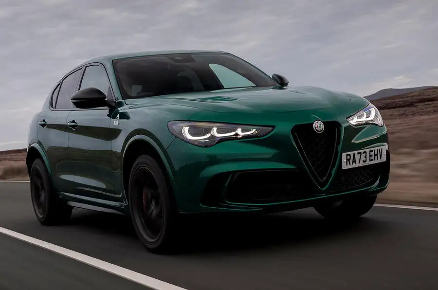 性能依旧强劲,中期改款阿尔法·罗密欧stelvio四叶草实车图发布_腾讯