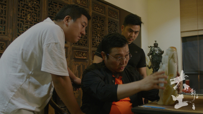 影片以纪录电影独特的艺术语言,展现了海派玉雕大师崔磊的艺术人生