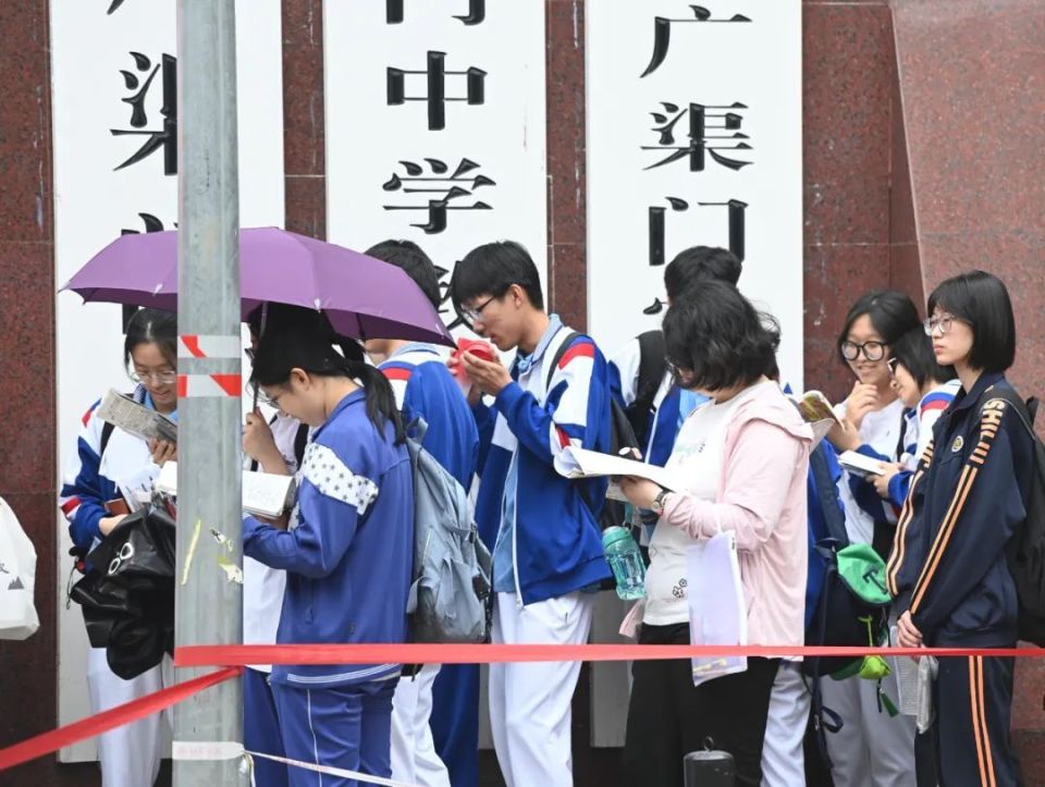 高考现场图片高清图片