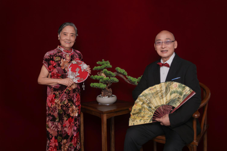 银龄长者婚纱照,今朝圆梦不老情!沙头街道举办长者婚纱摄影公益活动