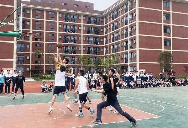 郫都二中开展"艺心庆五四,同梦筑未来"篮球友谊赛活动_腾讯新闻
