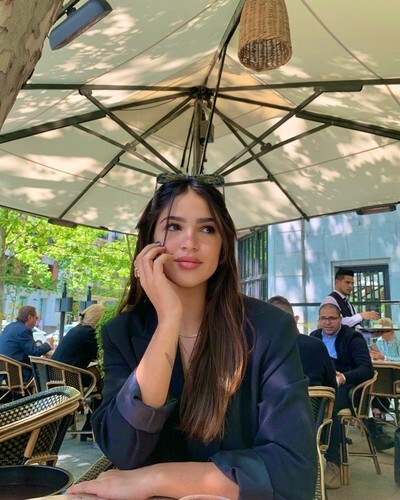 又一情场浪子小罗儿子恋爱女友身材好比他大5岁甜蜜亲吻