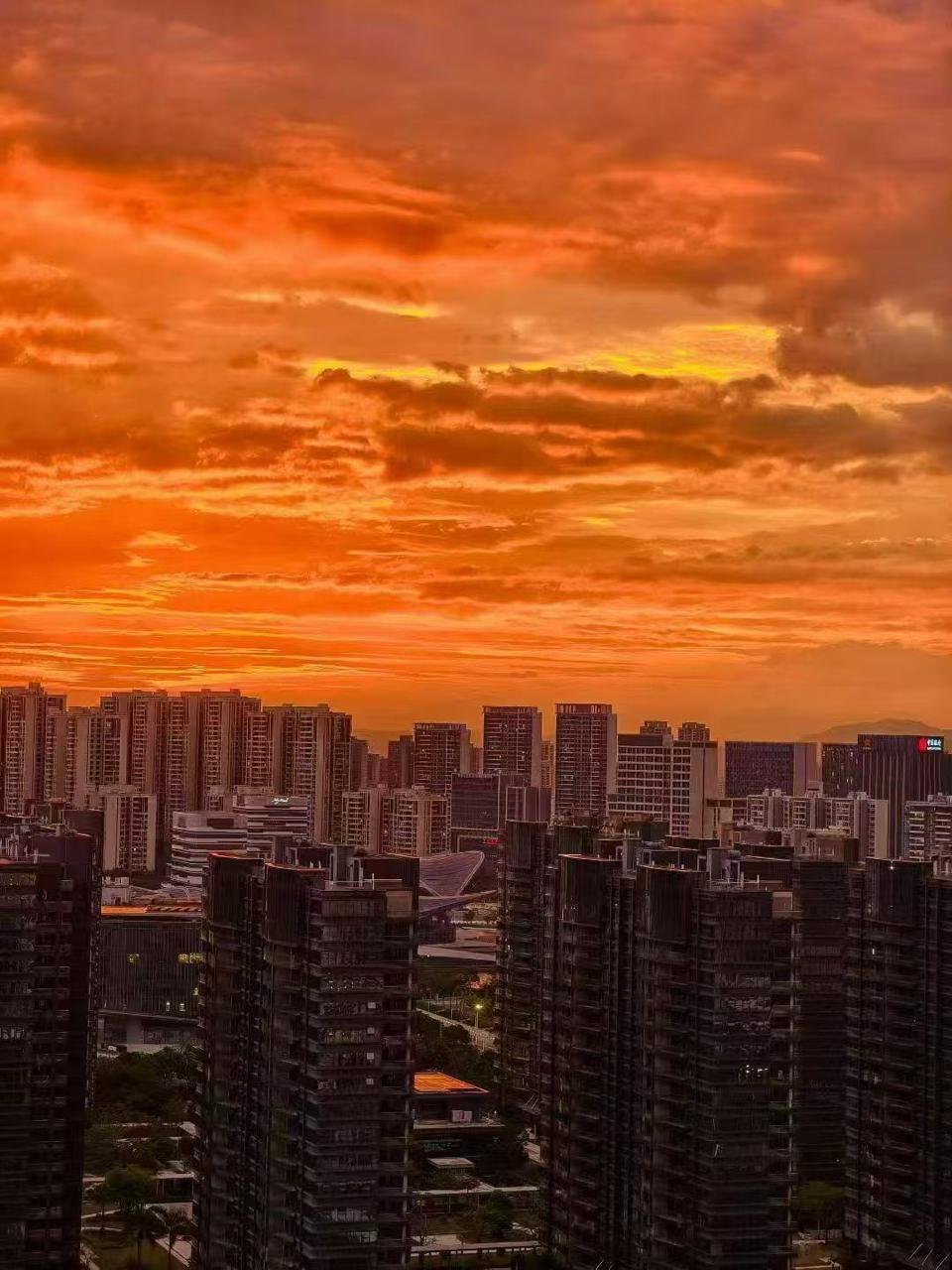 桦加沙”逼近！珠海现绝美晚霞和双彩虹，当地人：担心台风来临之前太过宁静-腾讯新闻