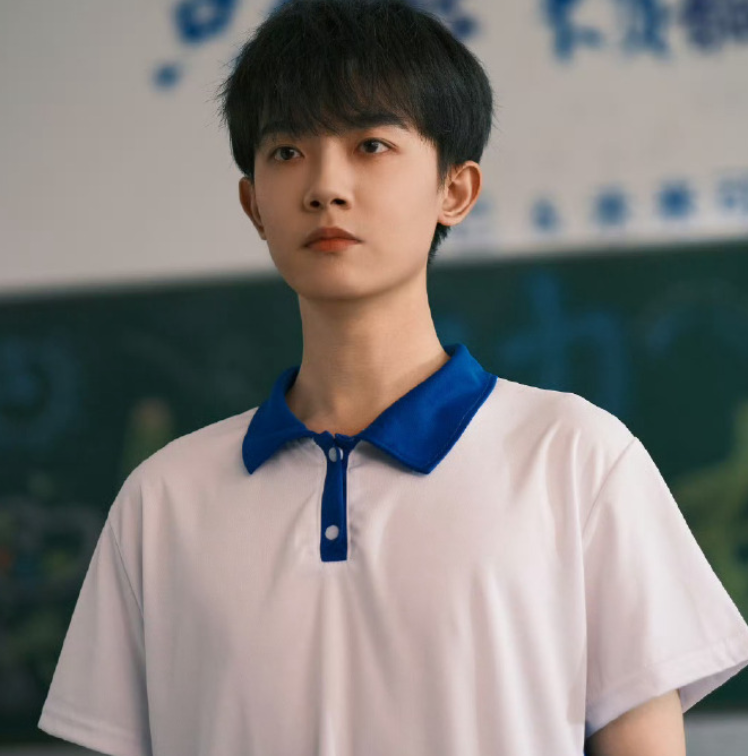 李明德控诉剧组"不公待遇"获支持,砸车及拒赔后续颠覆三观,最后进去踩