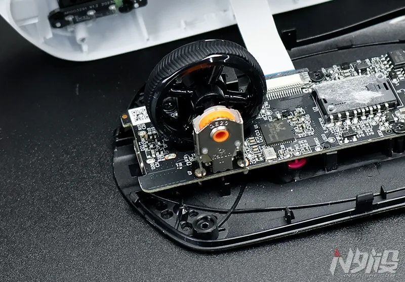 中小鼠新旗舰 雷柏vt1双模鼠标拆解评测