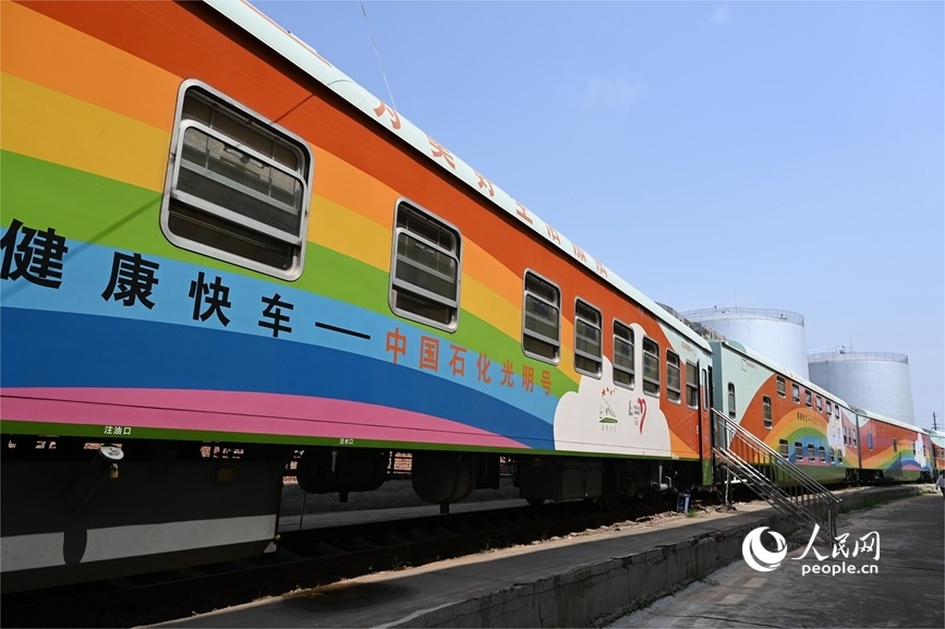 中国石化"光明号"健康快车驶进河南驻马店