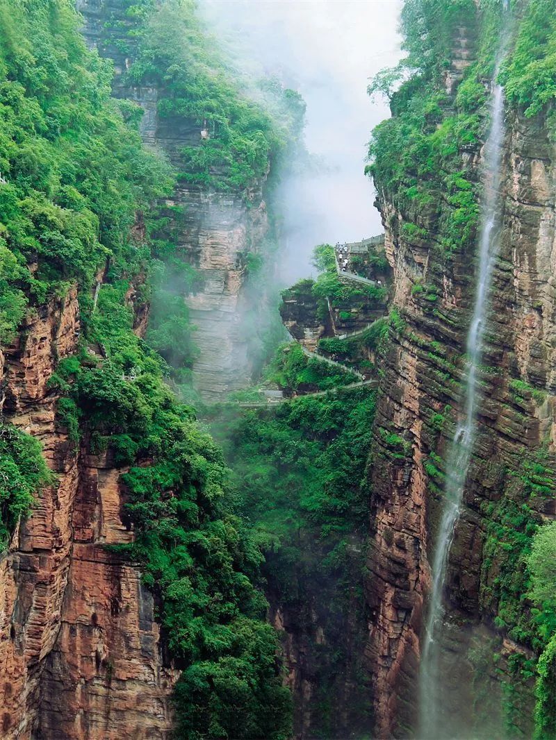 人类故乡·中国火城·火火楚雄丨山不见我,我自去见山!