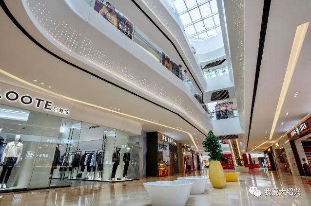 图:袍江宝龙广场此次袍江宝龙广场更换运营方的行为,其实在绍兴也并非