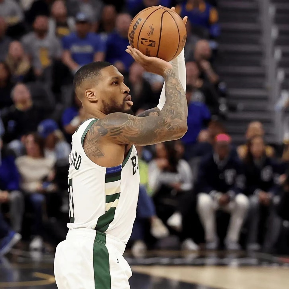 雄鹿爆冷惜败无缘锁季后赛猛龙结束15连败利拉德复出36分6犯